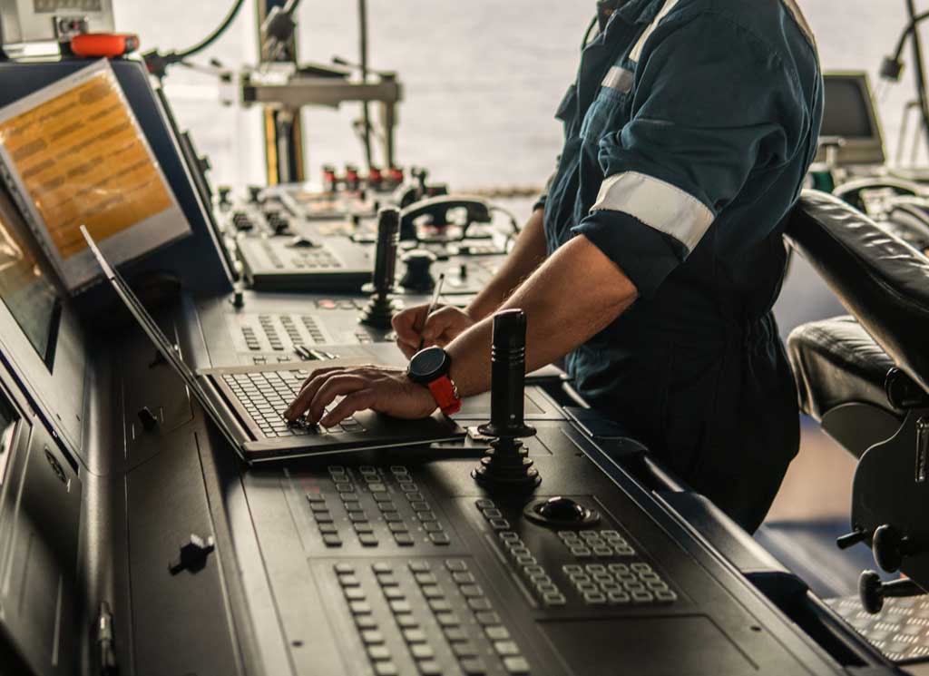 offshore-control-room