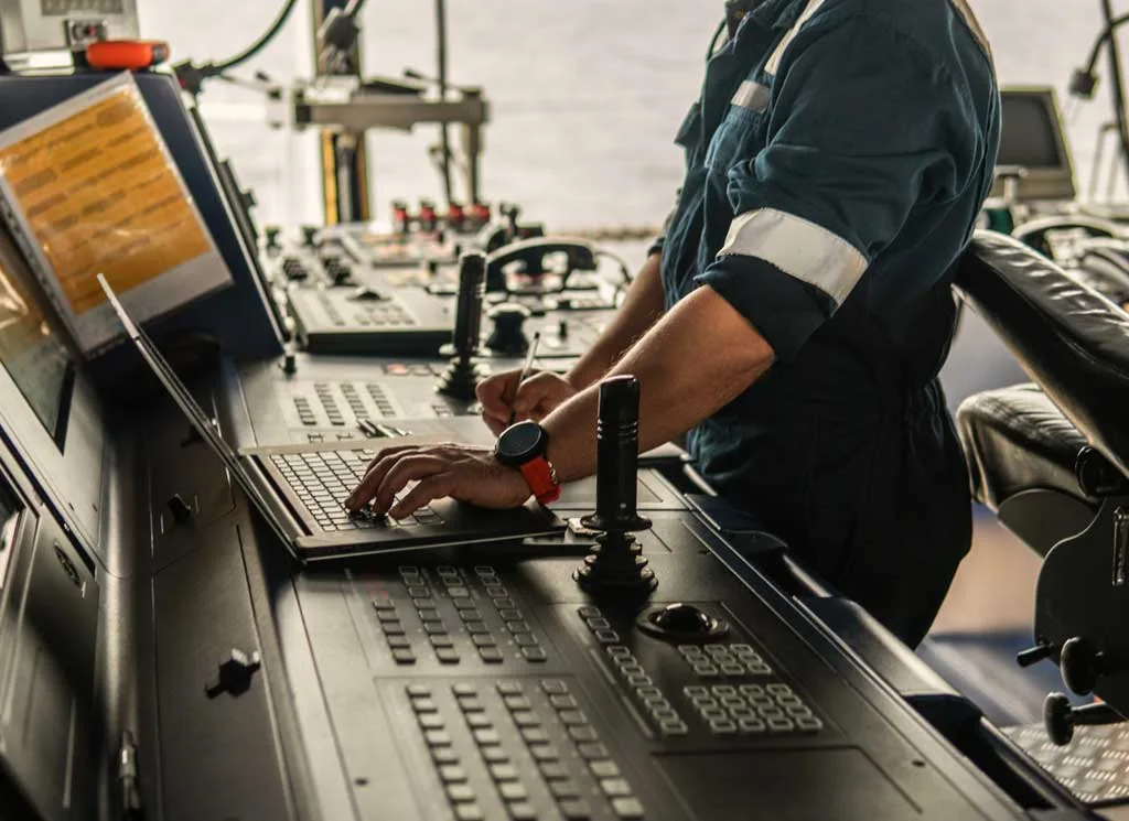 offshore-control-room